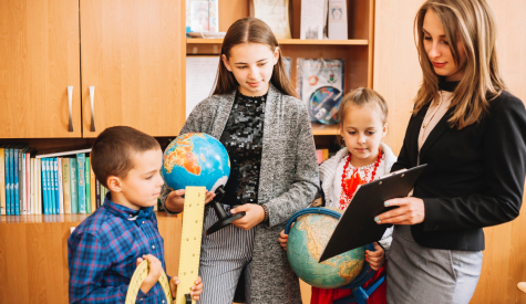 Профессия Социальный педагог – что делает, как им стать, зарплата